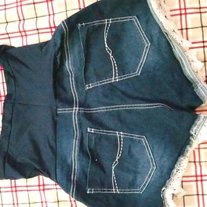 Blue savvy maternity shorts size large